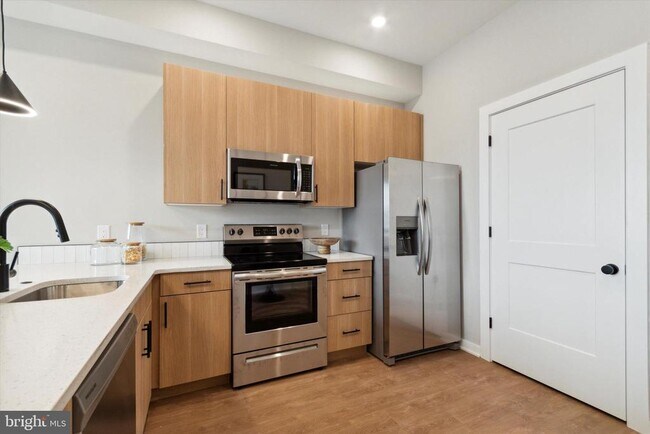 Building Photo - 308 W Chelten Ave