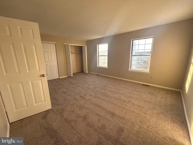 Building Photo - 1020 Hillsboro Ct