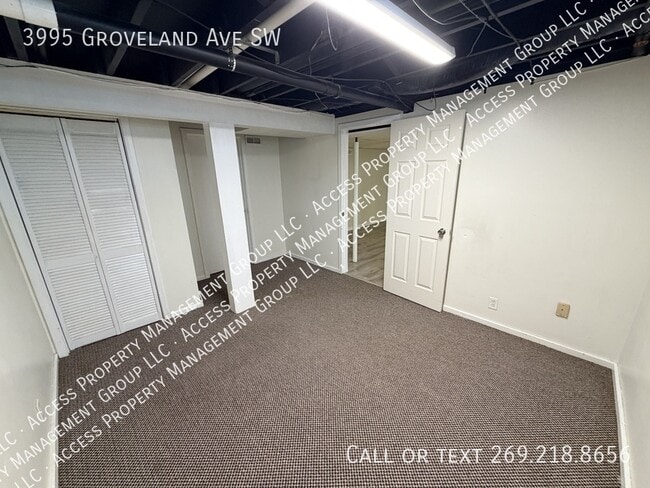 Building Photo - 3995 Groveland Ave SW