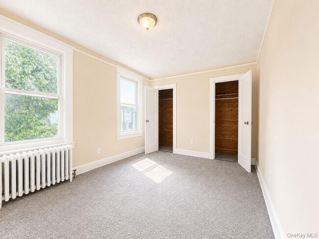 Building Photo - 166 Beechwood Ave