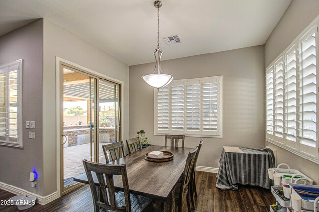 Building Photo - 3016 N Glenview