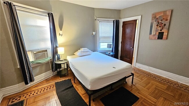 Building Photo - 419 Richmond Ave