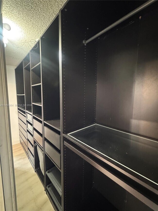 Building Photo - 20320 NE 2nd Ave