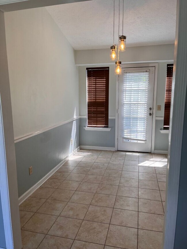 Building Photo - 308 Vernon Traylor Dr