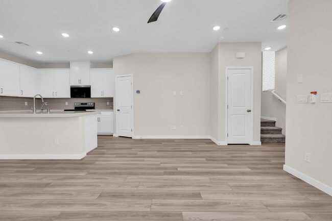 Building Photo - BRAND NEW - NEVER LIVED IN 3 BR/2.5 BA Townhouse across the street from Henderson Hospital and Me...