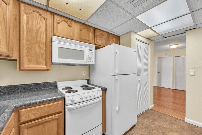 Building Photo - 801 Russell Ln