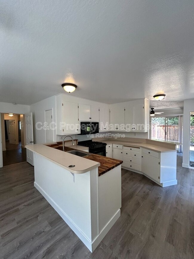 Primary Photo - 5535 Olinda Rd