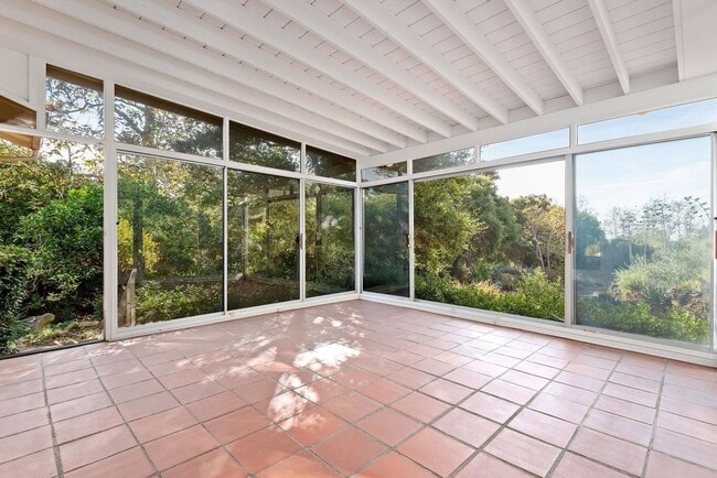 Building Photo - Located in the MUS - Unfurnished Serene El Bosque Home Available November