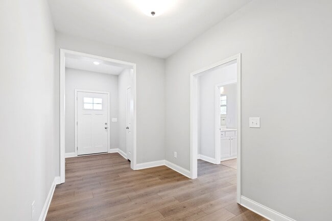 Building Photo - Bright & Spacious 3BR Home w/ 3-Car Garage...
