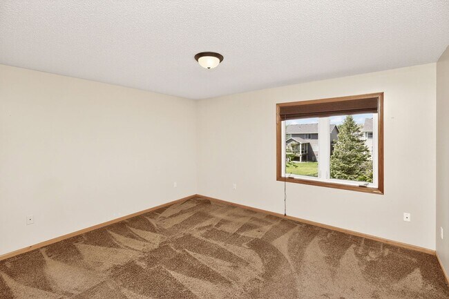 Building Photo - BEAUTIFUL 4-SEASONS ROOM!! 4 Bedroom, 3 Bathroom Home in Waukee!