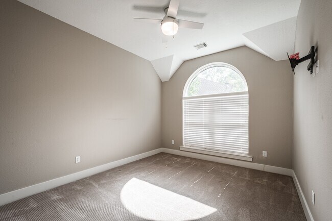 Building Photo - 2506 S Strathford Ln
