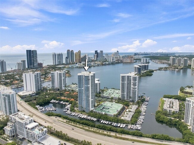 Building Photo - 3500 Mystic Pointe Dr