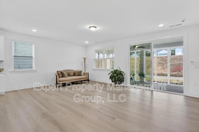 Building Photo - 163 Little Crk Dr