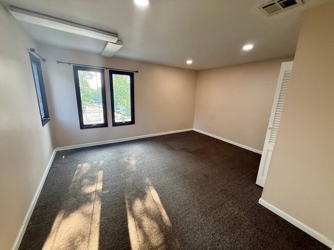 Building Photo - 333 Smithtown Blvd