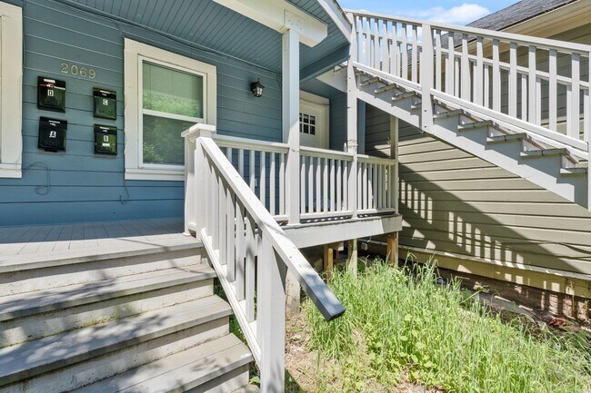 Building Photo - 1 BD available in the serene SW Hills