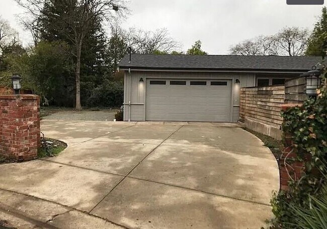Building Photo - Newly Remodeled - 4/2 Concord Rancher - Lo...