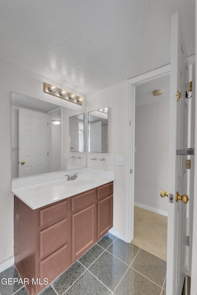 Building Photo - 11330 Loma Del Sol Dr