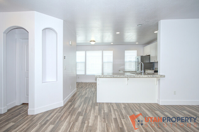 Building Photo - 1790 W Dalmeny Way