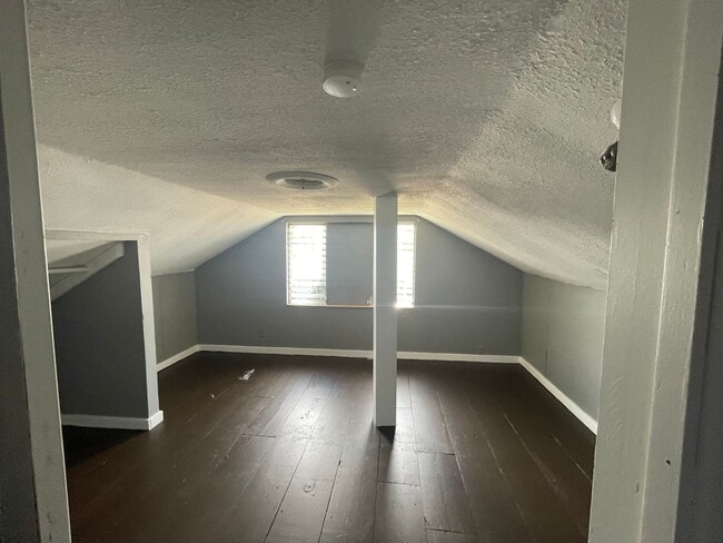 Building Photo - Corner Lot Home – Central City - Corpus Christi, TX