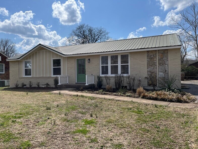 Building Photo - 623 Dunston Dr