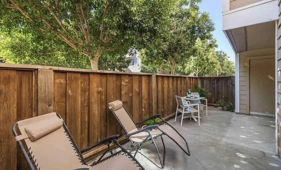 Patio - 6400 Christie Ave