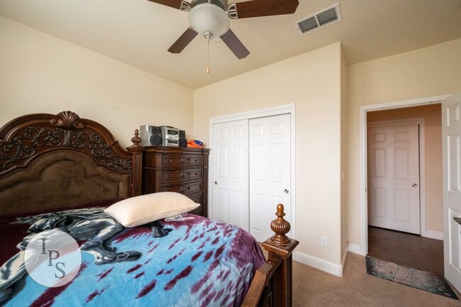 Building Photo - Sanger Home, 4BR/3BA, Near HighSchool + Parks -  Large Side Lot Included