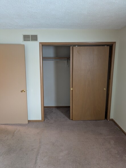 Building Photo - 521 Hinderer Ave SW