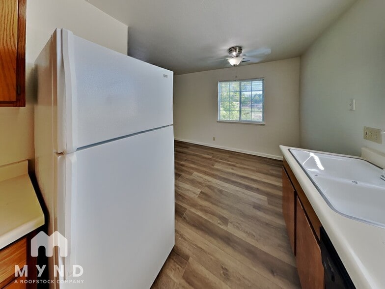 Building Photo - 540 Monroe St