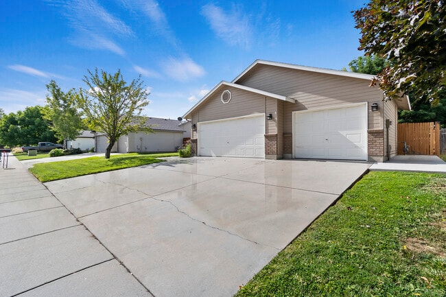 Building Photo - 4467 S Falconrest Way