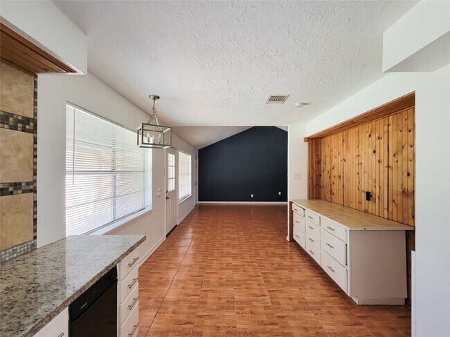 Building Photo - 409 S Travis