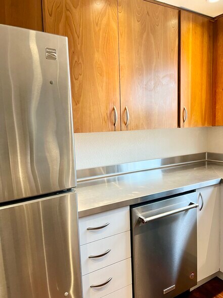 Kitchen - 25040 Lake Fenwick Rd