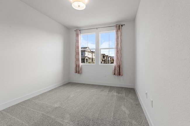 Building Photo - Modern 3 Bedroom 2 Bath Downtown Livermore