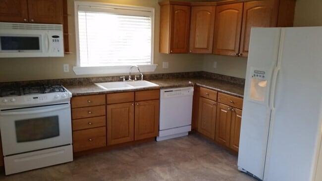 Building Photo - Charming Updated Rancher in the Heart of C...