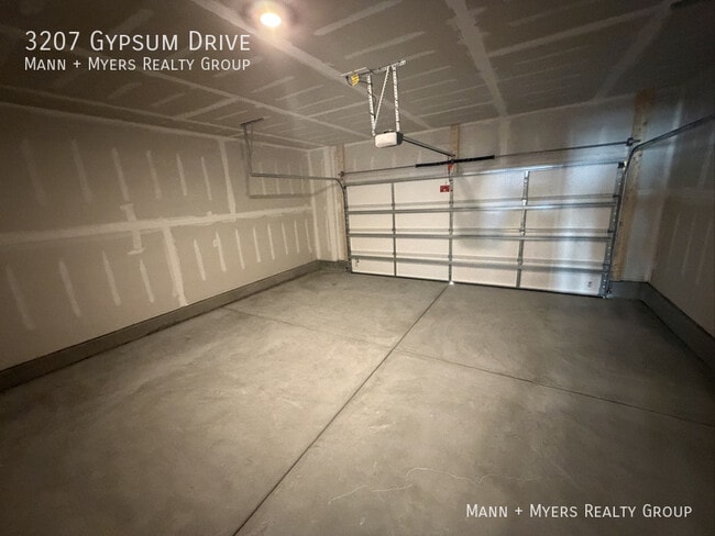 Building Photo - 3207 Gypsum Dr