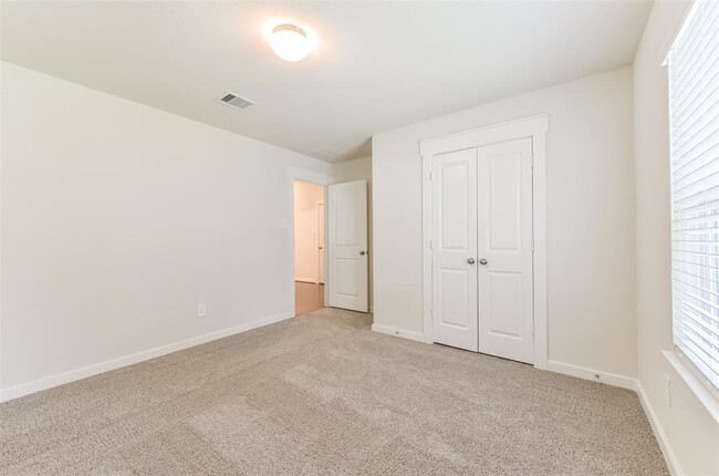 Building Photo - 9007 San Saba Way