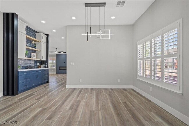 Building Photo - 5005 Cliffrose Dr