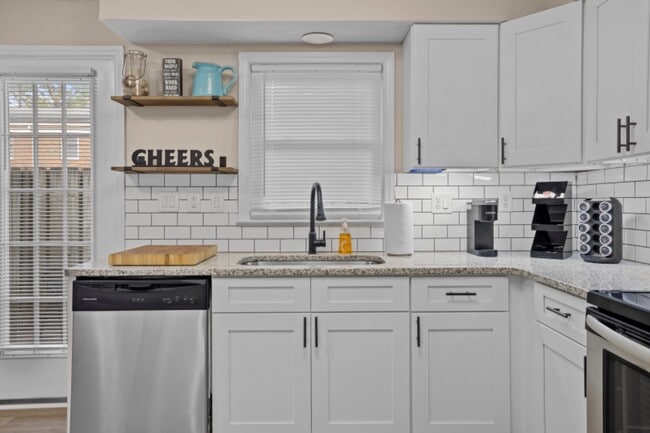 Building Photo - 102 David Dr