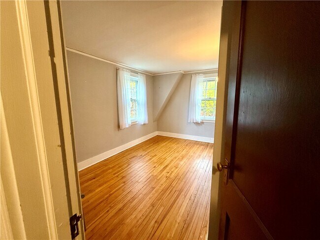 Building Photo - 221 Centennial Farm Ln