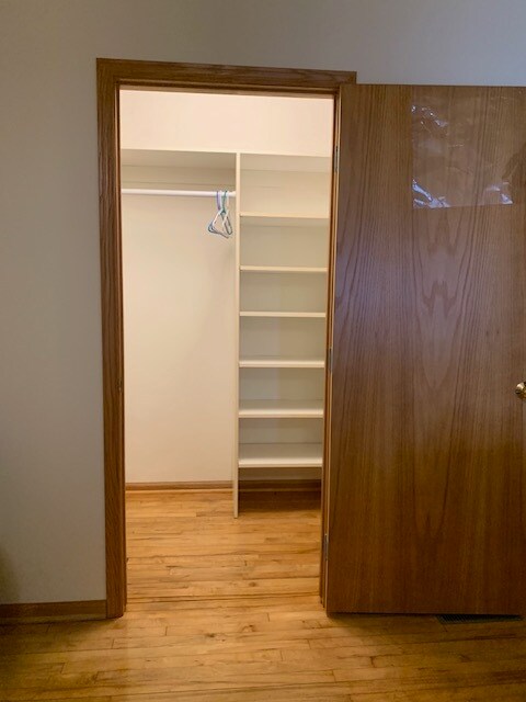 Master, Walk in closet - 807 Bayshore Dr