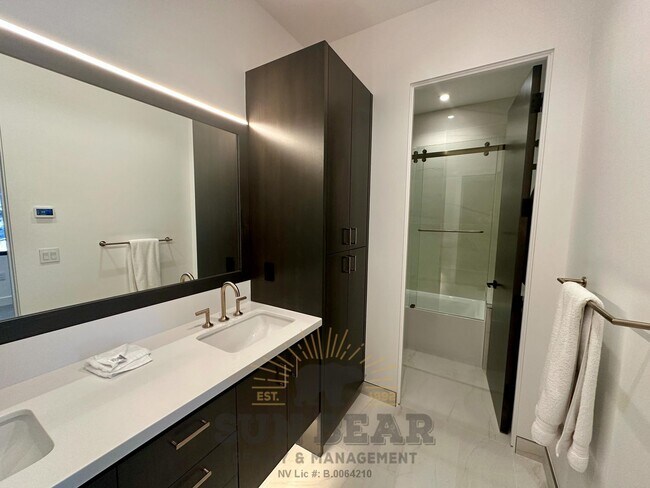 Building Photo - Luxury Mountain Retreat