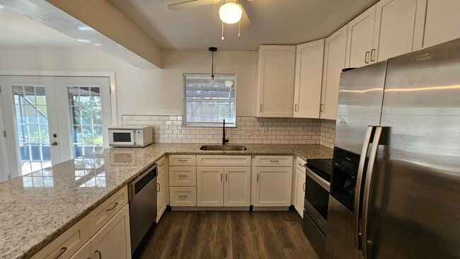 Building Photo - 406 Parkwood Pl