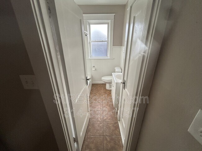 Building Photo - 4931 Magnolia Ave