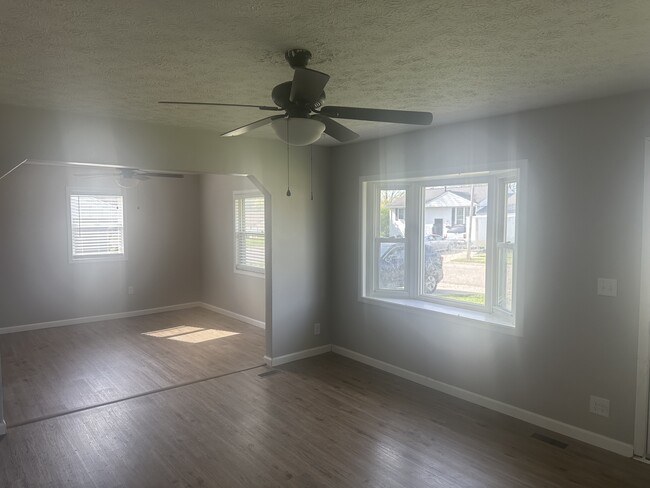 Building Photo - 1207 Chalet Ave