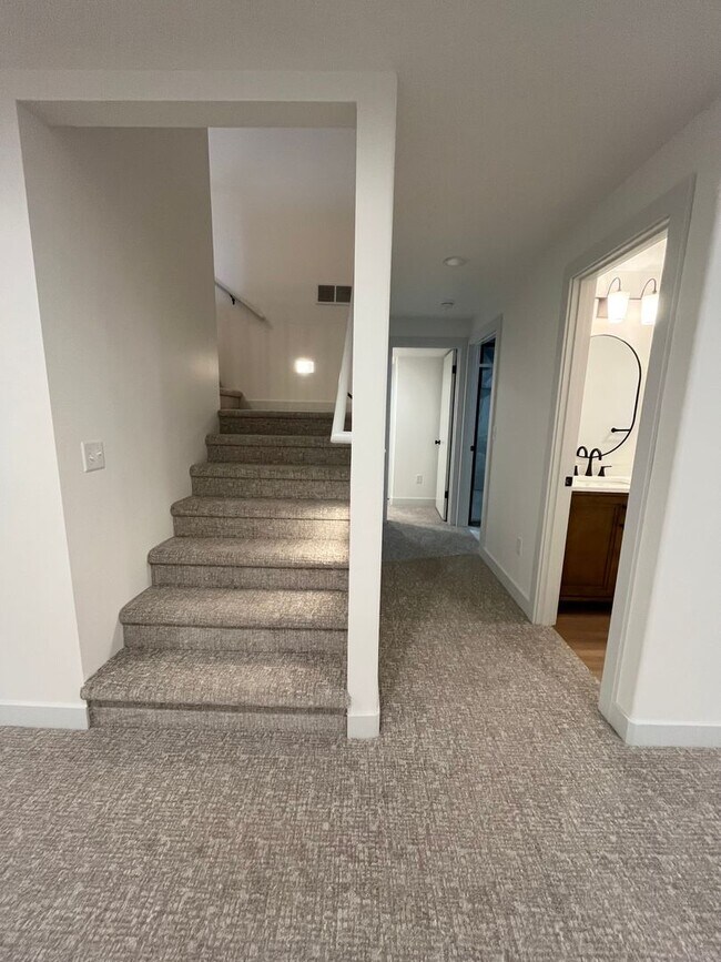 Building Photo - 3 Bed/3 Bath Twinhome in Brandon, SD!