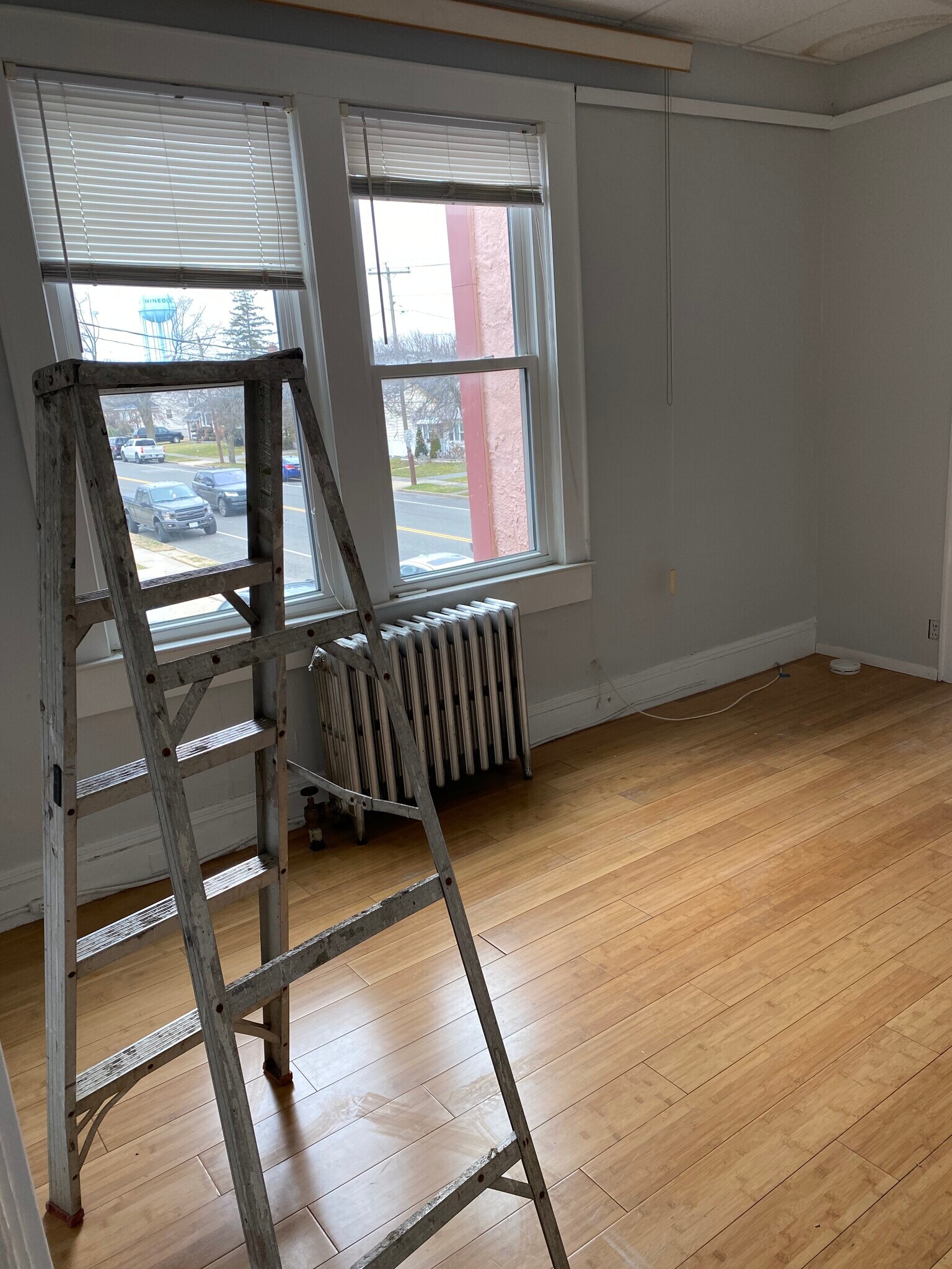 Building Photo - 85 Westbury Ave