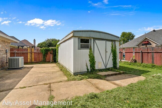 Building Photo - 4 br, 2 bath House - 5917 Clearview Circle