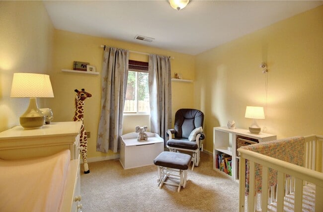 Building Photo - 3BD, 2BA Front side Duplex with Private Front Yard, Near Sloan's Lake