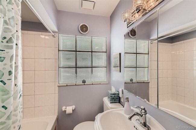 Building Photo - West Highlands - Amazing 32nd Ave, 2 Bed, 1 Bath Unit in Duplex- Shared Yard/Common Space
