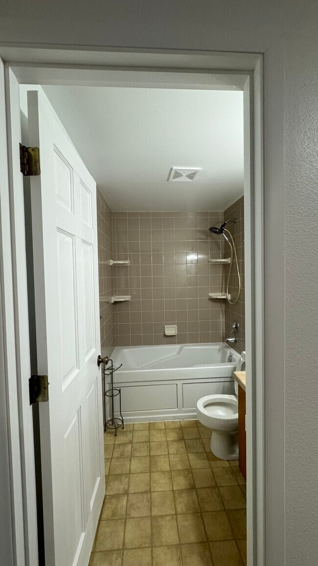 Building Photo - 12107 NE 149th St