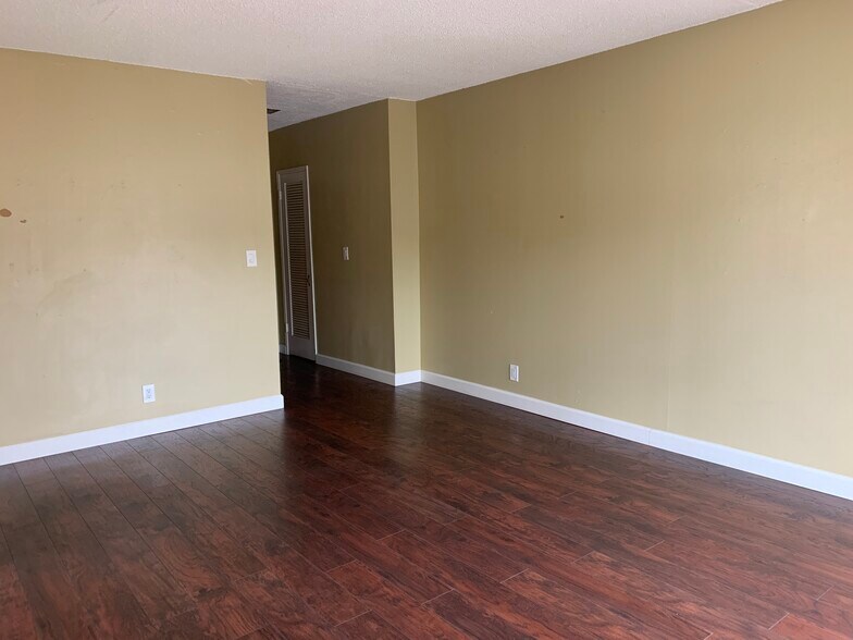 Building Photo - 642 Lemar Park Dr